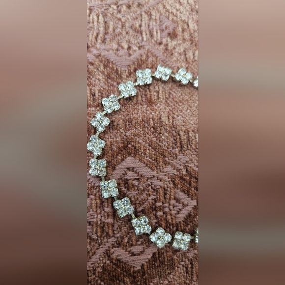 🌟Elegant  Silver Bracelet With Sparkling Princess Cut Crystal Rhinestones🌟 - Picture 4 of 11